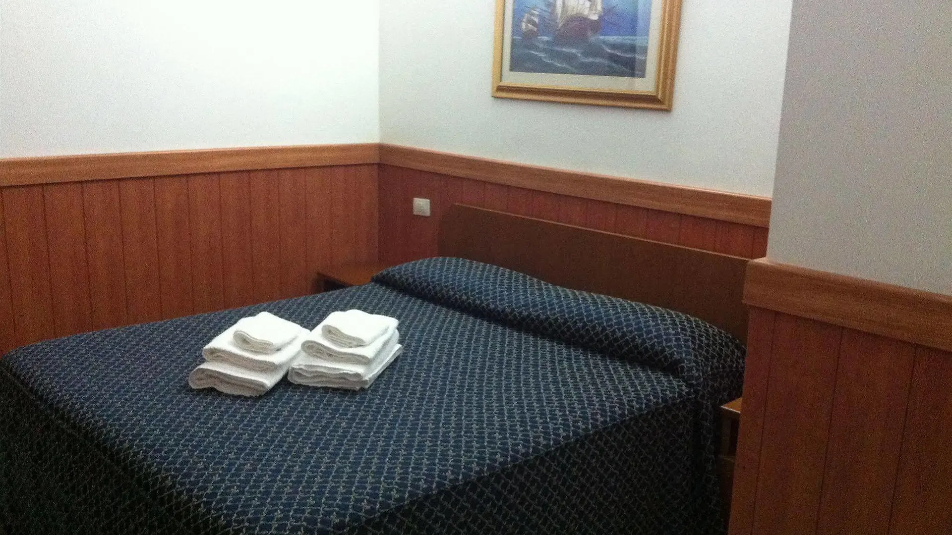 Hotel Aurelia Milano Centrale 2*, Milan